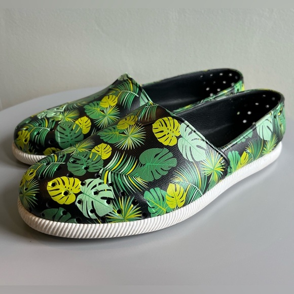 Native slip-ons. Tropical leaf print, monstera. Black green. Women’s size 6 - Picture 4 of 7